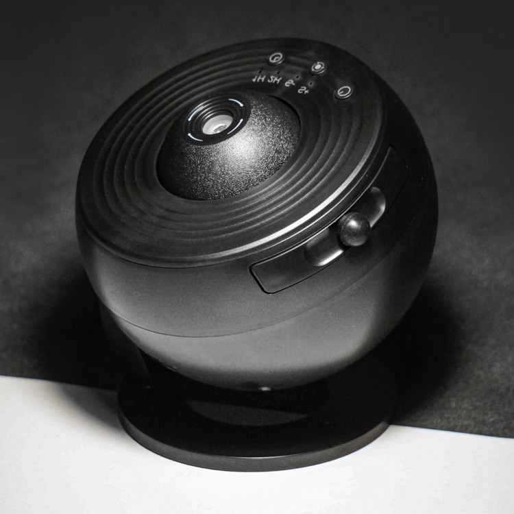 تصویر اختصاصی ثبتشده توسط تیم هیدا گالریا از پروژکتور کهکشانی ١٣ اسلایدی مدل BL-DQY02 رنگ مشکی