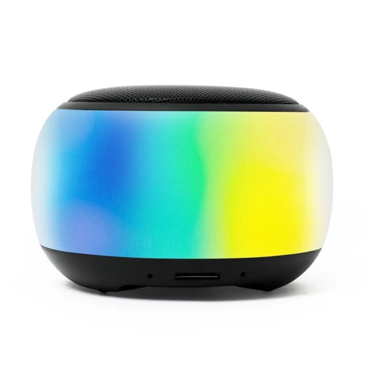 اسپیکر LED دار مدل SW102 با LED روشن از نمای رو به رو با پشت زمینه ی سفید