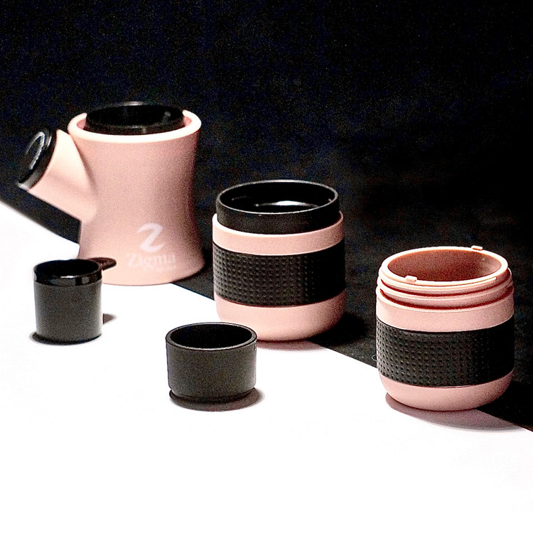 قهوه ساز کمپی دستی زیگما لایف استایل (ZIGMA Life Style) - قطعات تشکیل دهنده - پشت زمینه سیاه سفید