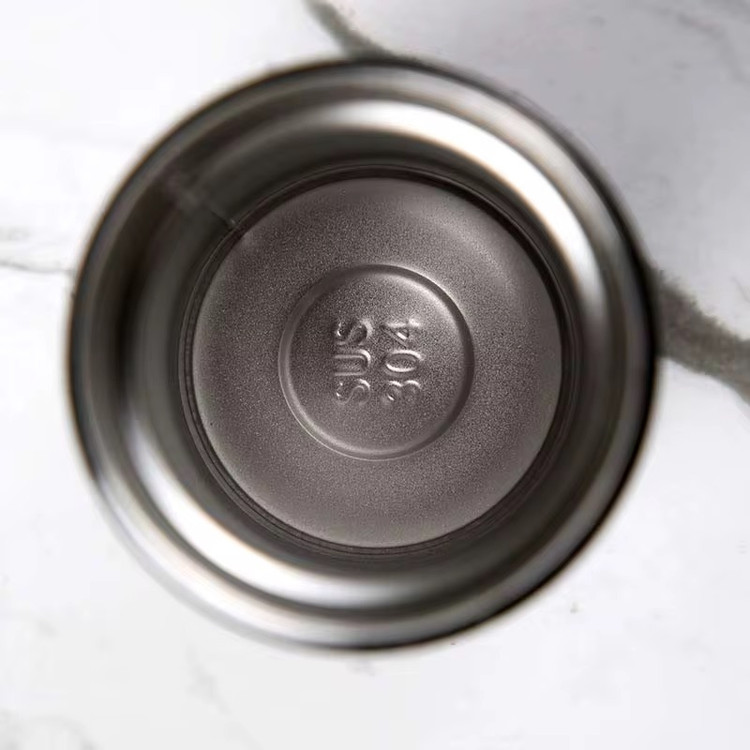 نمای استیل داخل تراول ماگ ۲۰۰ میل Starry Sky و نمایش کلمه ی حکاکی شده ی SUS 304