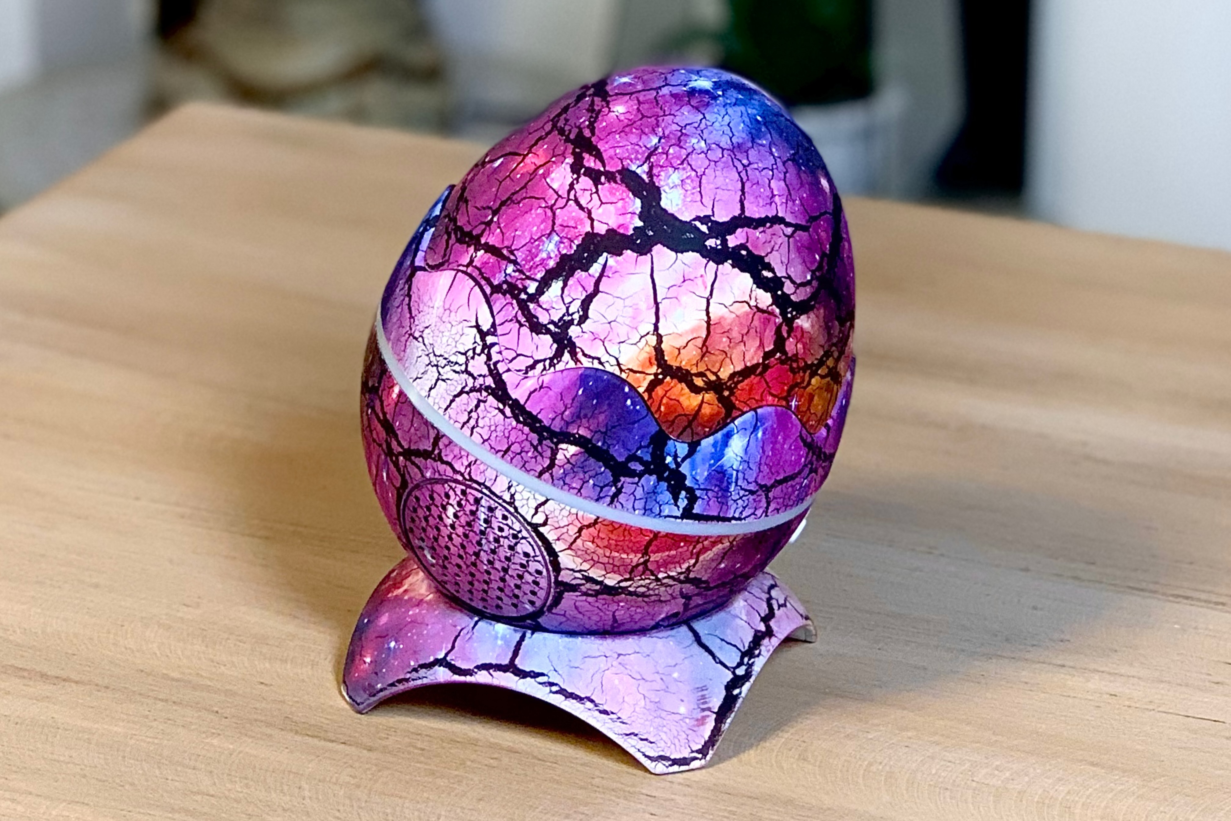 تصویر اختصاصی ثبت‌شده توسط تیم هیدا گالریا از پروژکتور تخم اژدها