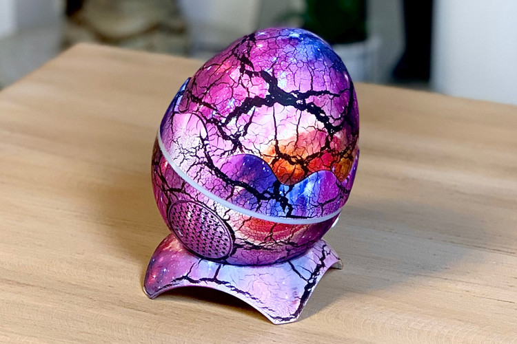 تصویر اختصاصی ثبتشده توسط تیم هیدا گالریا از پروژکتور تخم اژدها