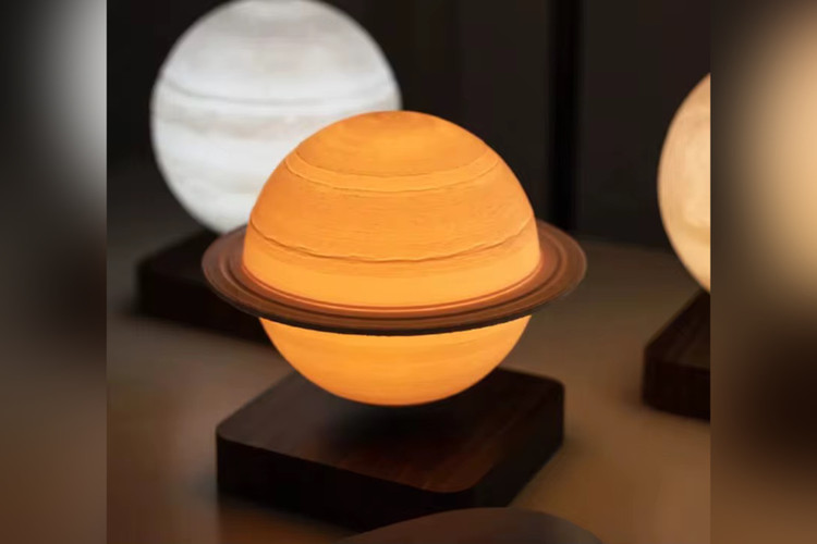 زحل معلق پایه چوبی در هیداگالریا