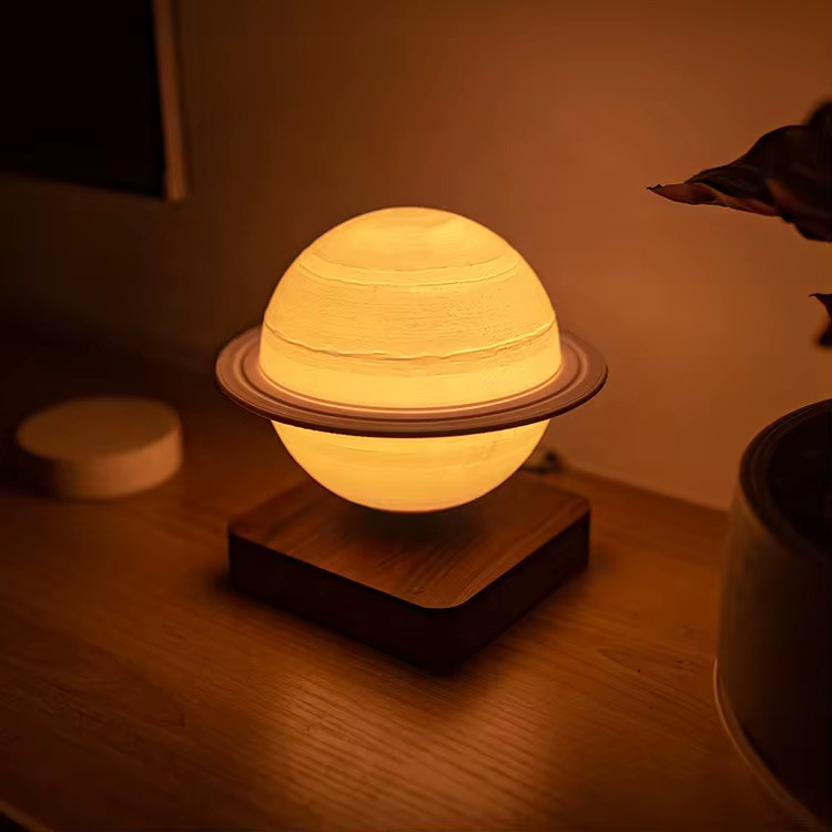 زحل معلق با تکنولوژی میدان مغناطیسی