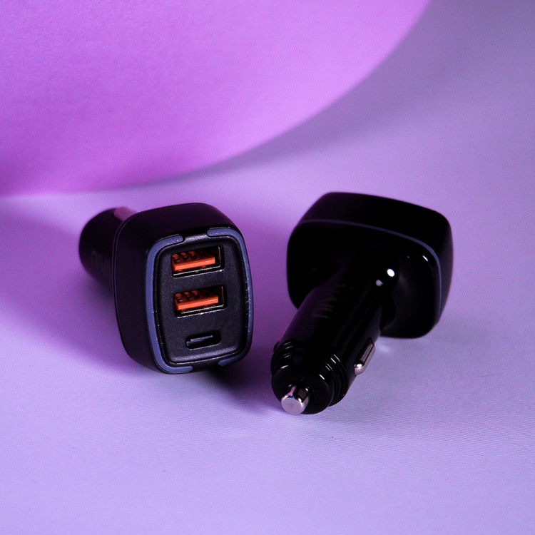 تصویر اختصاصی ثبتشده توسط تیم هیدا گالریا از شارژر فندکی هوشمند