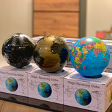 کره زمین رومیزی چرخان در طرح های مختلف در هیداگالریا